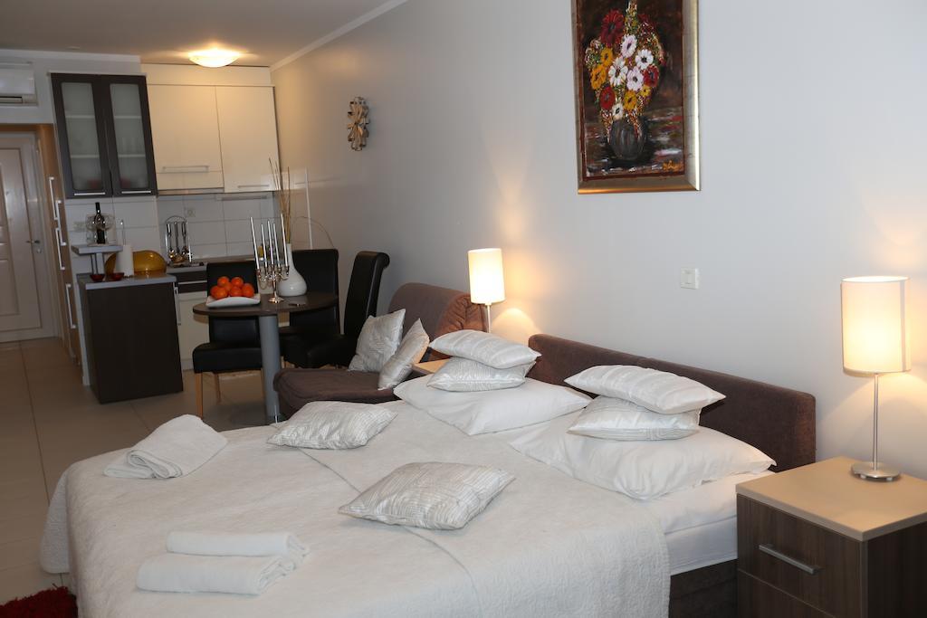 Apartments Lavica Beach Dumicic Podstrana Rum bild